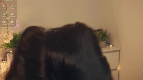 Mia online show from 11-23-25, 08:36