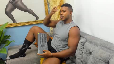 Leandro jones online show from 11-17-25, 11:49