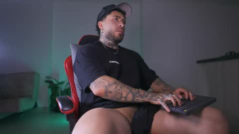 Snapshot of leosalvatore_ chatting on 04-25-26, 03:20 Leo Salvatore online show from 04-25-26, 03:20