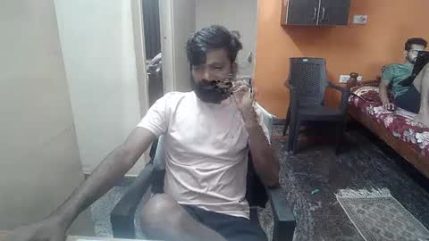 Snapshot of leosbroad chatting on 12-27-24, 01:07 Leo online show from 12-27-24, 01:07