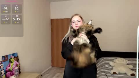 Hello everyone Im Lora Its my first day Were going to have fun together online show from 02-19-26, 05:36