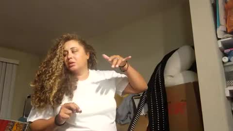Snapshot of leothegirl88 chatting on 06-12-26, 07:40 leothegirl88 online show from 06-12-26, 07:40