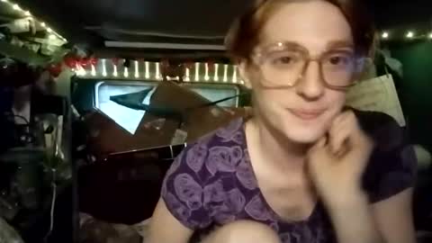 Snapshot of lesleygumgrass chatting on 05-20-26, 12:33 LesleyGumGrass- The Boring Trans girl online show from 05-20-26, 12:33