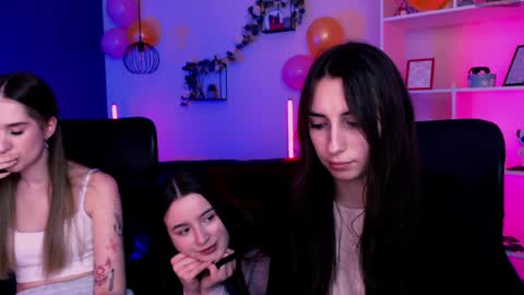 leslie_bird online show from 04-01-26, 01:41