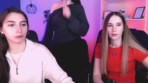 leslie_bird online show from 04-15-26, 08:54