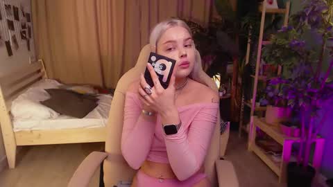 Snapshot of leslie_caronn chatting on 02-16-26, 07:48 Stacey online show from 02-16-26, 07:48