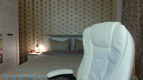 leslie_secret online show from 01-23-25, 01:41