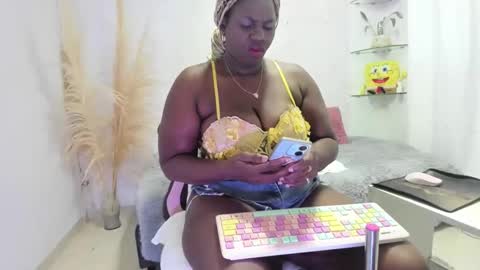 lesliee_brownn online show from 10-15-25, 09:53