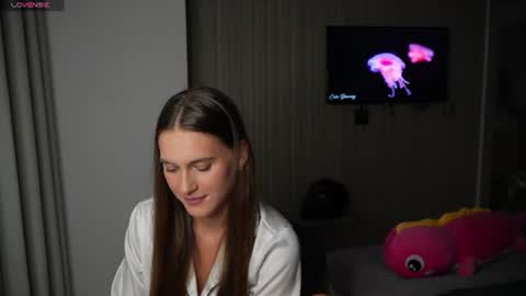 LeslieKorfs online show from 06-29-26, 06:41