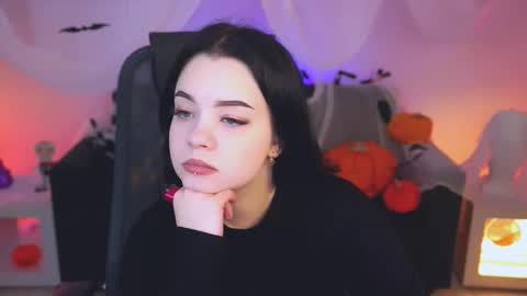LeslieRowe online show from 10-19-25, 11:44