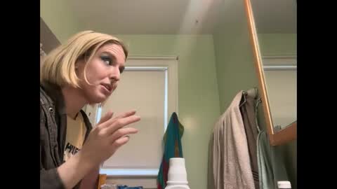 leslietheslut online show from 09-17-25, 02:41