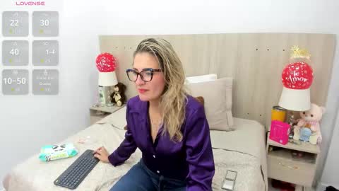 Snapshot of lesly_santodomingo chatting on 02-21-26, 10:27 Lesly Santodomingo online show from 02-21-26, 10:27