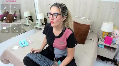 Snapshot of lesly_santodomingo chatting on 03-26-26, 12:22 Lesly Santodomingo online show from 03-26-26, 12:22