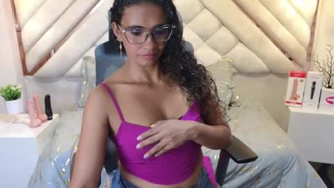 Snapshot of leslyflorez chatting on 01-23-25, 11:26 Lesly online show from 01-23-25, 11:26