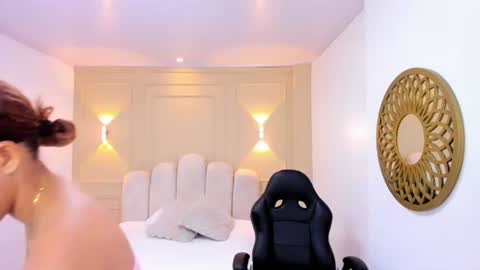 Snapshot of leslysimpson chatting on 06-20-26, 07:38 online show from 06-20-26, 07:38