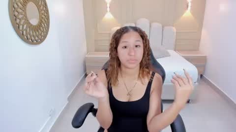 Snapshot of leslysimpson chatting on 07-06-26, 07:38 online show from 07-06-26, 07:38
