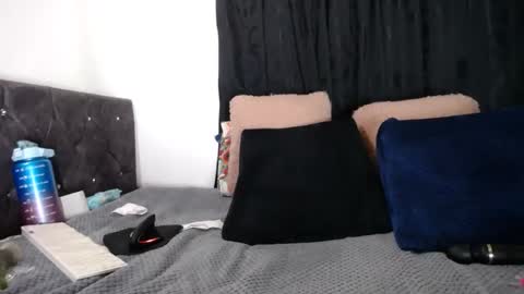 lessliee online show from 02-11-25, 04:44