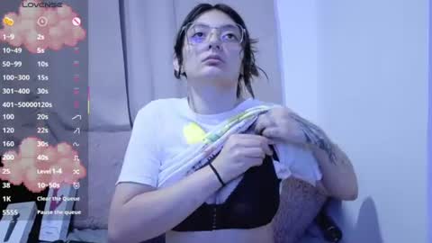 Snapshot of lessliee chatting on 06-14-26, 06:26 lessliee online show from 06-14-26, 06:26