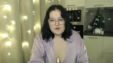 Snapshot of lesssi_ chatting on 12-27-24, 04:04 Alison online show from 12-27-24, 04:04