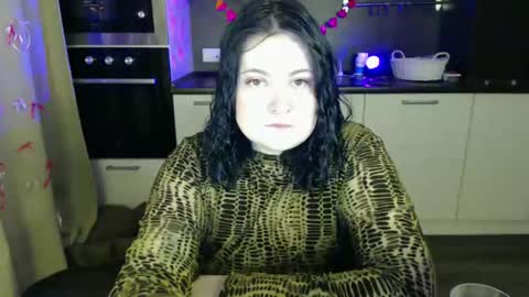 Snapshot of lesssi_ chatting on 02-24-25, 01:35 Alison online show from 02-24-25, 01:35