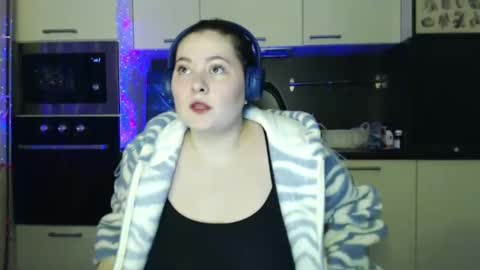 Snapshot of lesssi_ chatting on 03-11-25, 03:05 Alison online show from 03-11-25, 03:05