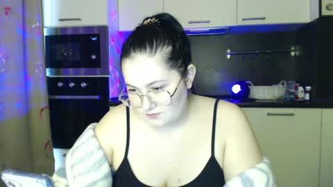 Snapshot of lesssi_ chatting on 03-11-25, 06:10 Alison online show from 03-11-25, 06:10