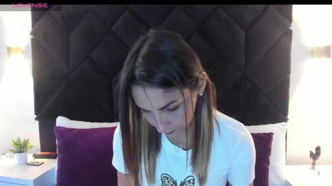 Snapshot of letiziia_sky chatting on 05-25-26, 07:42 letiziia online show from 05-25-26, 07:42