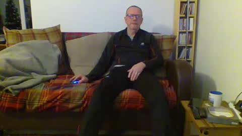 Snapshot of letmestrip chatting on 12-19-24, 12:13 paul online show from 12-19-24, 12:13