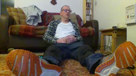 Snapshot of letmestrip chatting on 01-29-25, 12:12 paul online show from 01-29-25, 12:12