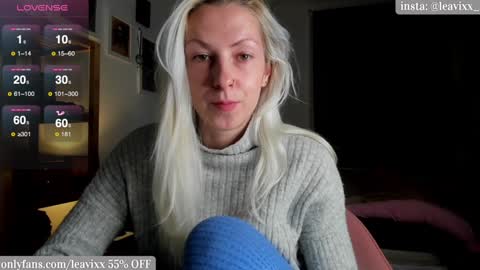 LeaVixx online show from 12-22-24, 06:04