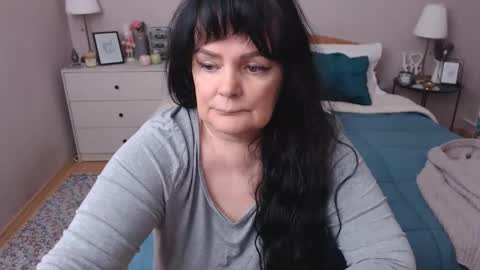 Mary online show from 12-17-25, 01:17