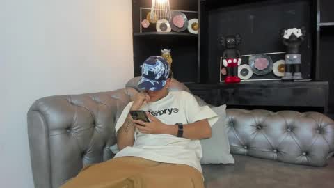Snapshot of levy_steve chatting on 03-12-25, 03:02 LevySteven online show from 03-12-25, 03:02