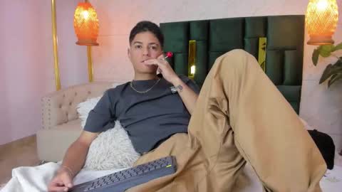 Snapshot of levy_steve chatting on 11-15-25, 06:11 LevySteven online show from 11-15-25, 06:11