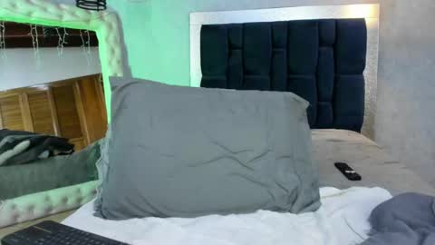 Snapshot of levy_steve chatting on 11-22-25, 04:00 LevySteven online show from 11-22-25, 04:00