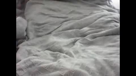 Snapshot of leweylewy chatting on 10-15-25, 02:33 leweylewy online show from 10-15-25, 02:33