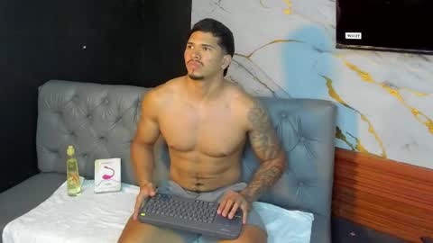 Snapshot of lewishamiltom chatting on 05-26-26, 07:04 lewis online show from 05-26-26, 07:04