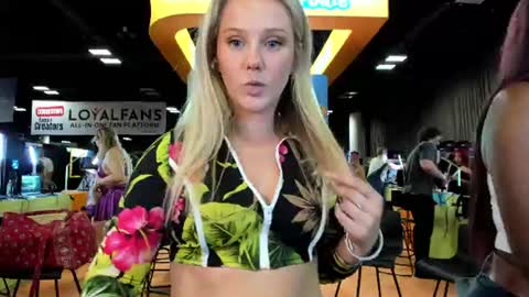 Snapshot of lexi_luv chatting on 06-26-26, 10:14 Lexi online show from 06-26-26, 10:14