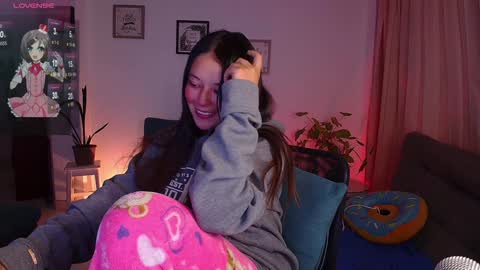 Lexie Thompson   8pm  0000am -5 online show from 12-28-24, 04:08