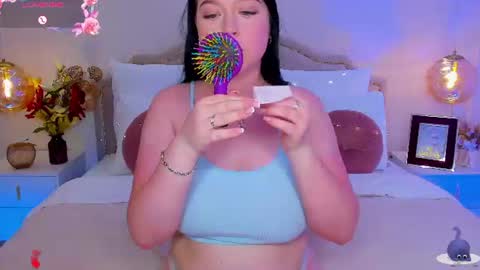 Snapshot of lexiepat chatting on 06-18-26, 12:20 Alex online show from 06-18-26, 12:20