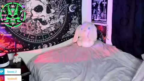 LEXXY online show from 05-22-26, 12:18