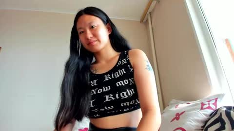 Snapshot of leyahanami chatting on 06-10-26, 04:01 Leya online show from 06-10-26, 04:01