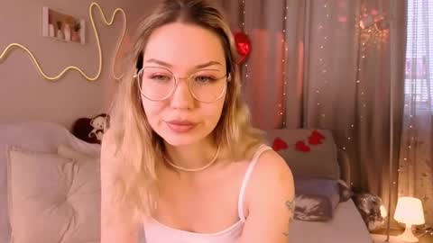Snapshot of leyalayla chatting on 03-04-26, 04:40 Lily online show from 03-04-26, 04:40