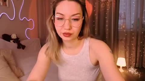 Snapshot of leyalayla chatting on 03-10-26, 01:54 Lily online show from 03-10-26, 01:54