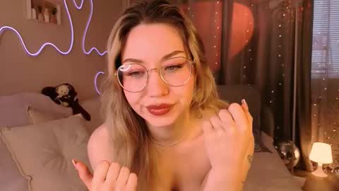 Snapshot of leyalayla chatting on 03-12-26, 02:50 Lily online show from 03-12-26, 02:50