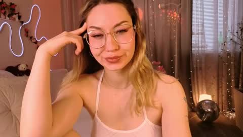 Snapshot of leyalayla chatting on 04-10-26, 05:01 Lily online show from 04-10-26, 05:01