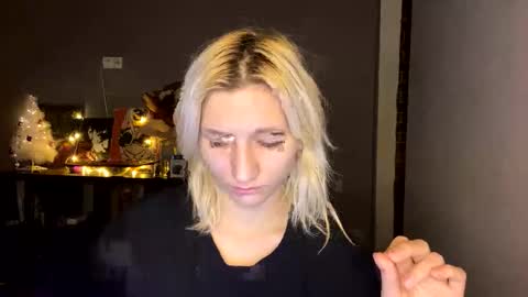 Leya online show from 12-14-25, 05:18