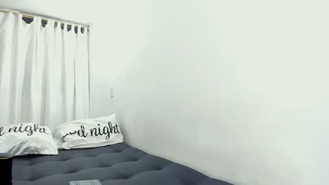 Snapshot of lia_and_felipe chatting on 12-28-24, 11:05 Lia y Felipe -- online show from 12-28-24, 11:05