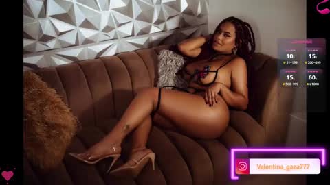 Snapshot of lia_daniiels01 chatting on 02-10-25, 11:34 V A L online show from 02-10-25, 11:34
