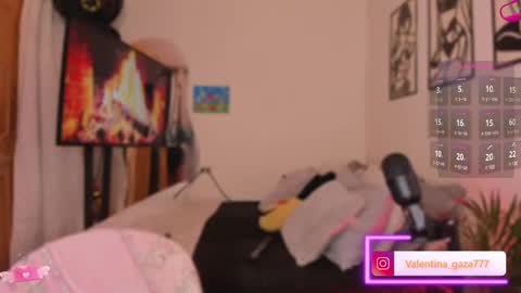 Snapshot of lia_daniiels01 chatting on 02-18-25, 12:37 V A L online show from 02-18-25, 12:37