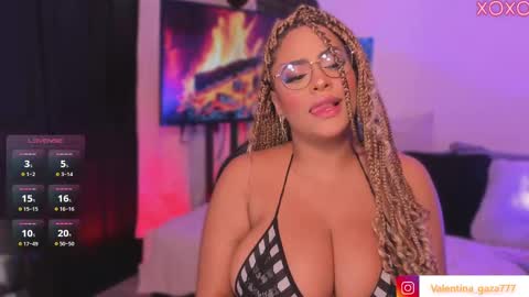 Snapshot of lia_daniiels01 chatting on 03-12-25, 11:44 V A L online show from 03-12-25, 11:44